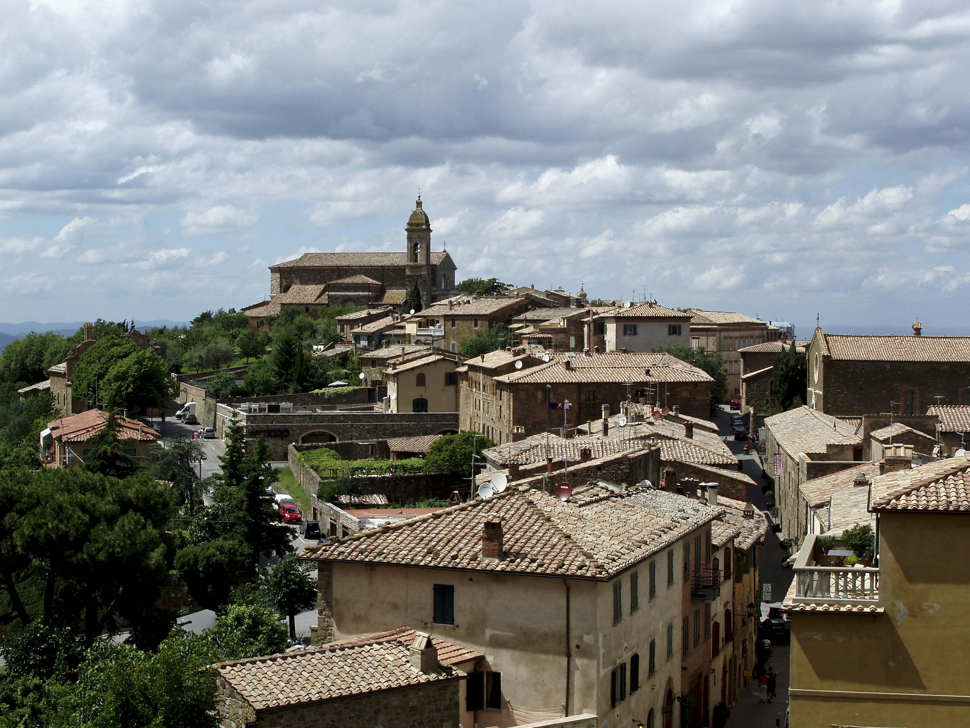 Der Ort Montalcino in der Toskana