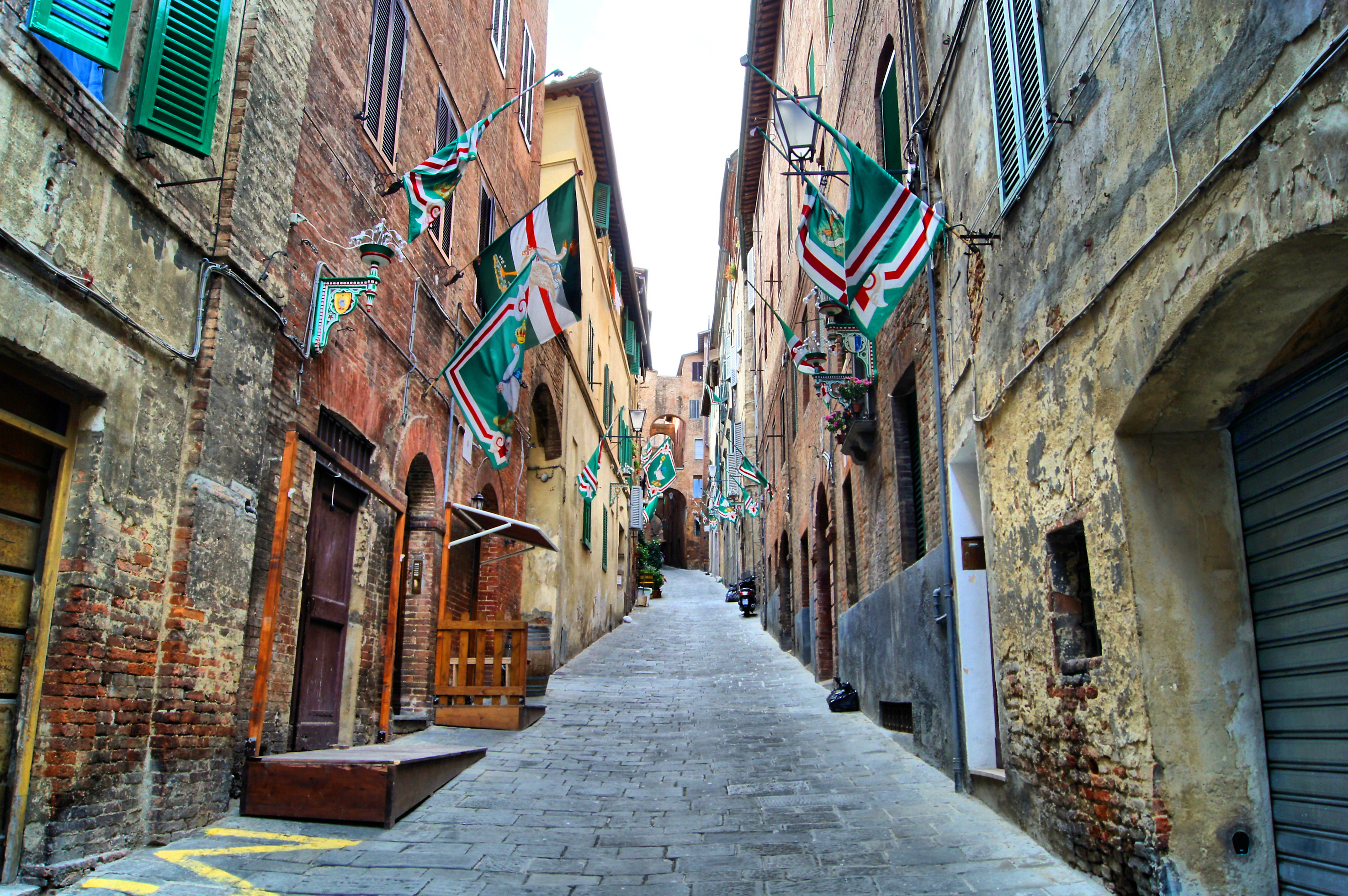 Kleine Gasse in der Toskana