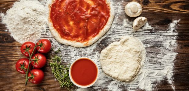 Tomatensoße für Pizza selber machen: So gelingt’s