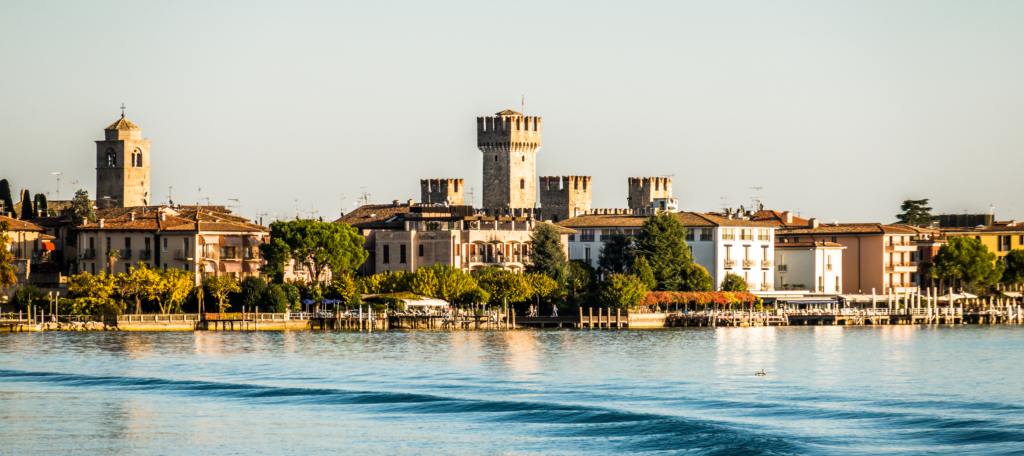 Die Stadt Sirmione am Gardasee