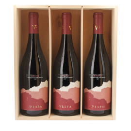 Il Bruno dei Vespa Primitivo Salento in Original Holzkiste ( 3x0,75l)